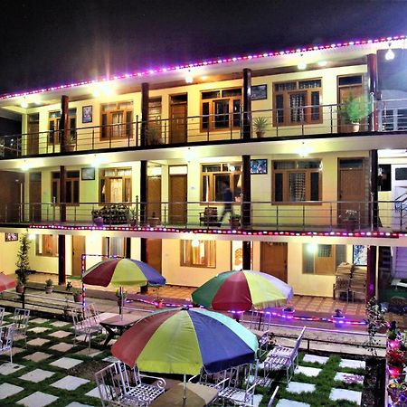 Hotel Chetna Манали Экстерьер фото