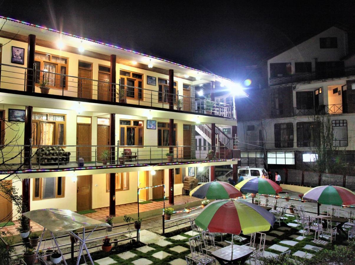 Hotel Chetna Манали Экстерьер фото