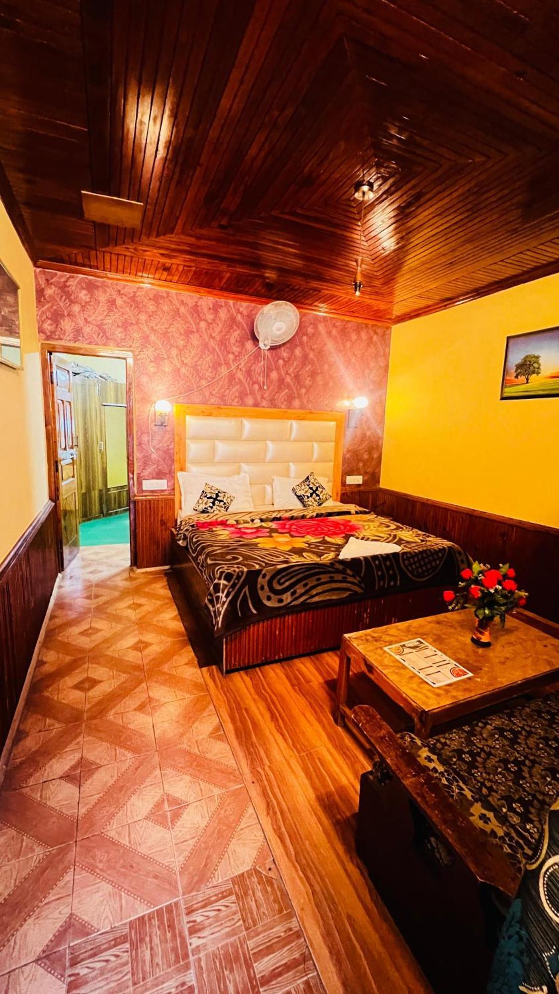 Hotel Chetna Манали Экстерьер фото