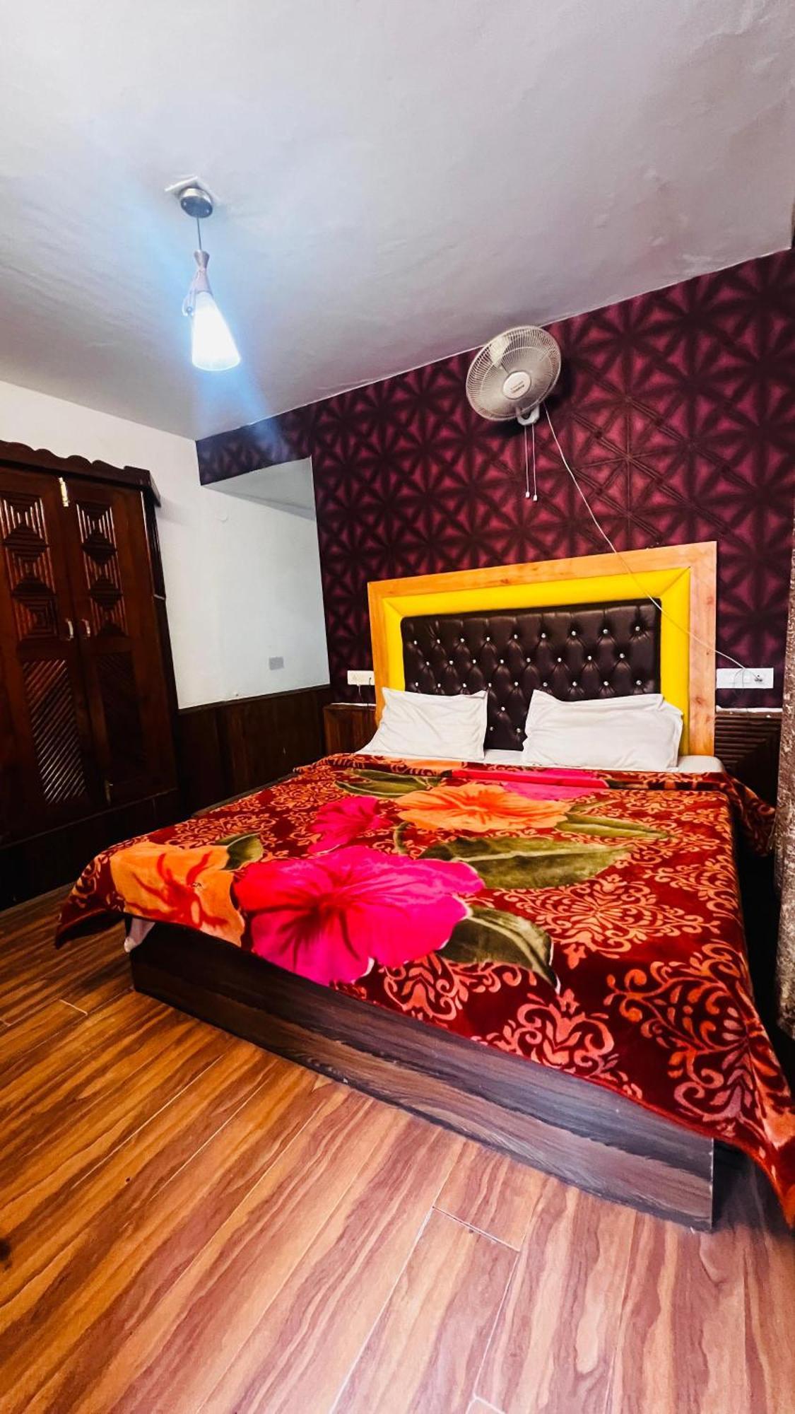 Hotel Chetna Манали Экстерьер фото