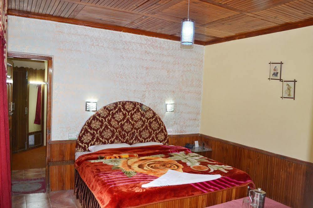 Hotel Chetna Манали Экстерьер фото