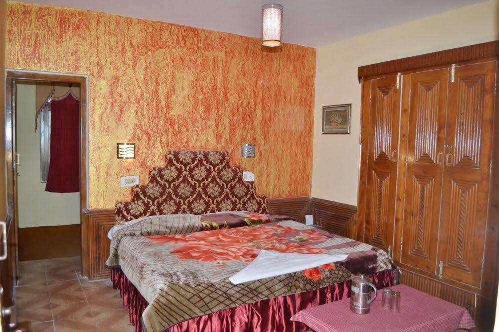Hotel Chetna Манали Экстерьер фото