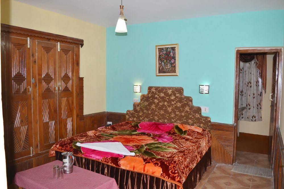 Hotel Chetna Манали Экстерьер фото