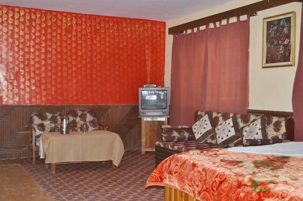 Hotel Chetna Манали Экстерьер фото
