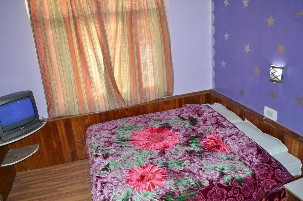 Hotel Chetna Манали Экстерьер фото