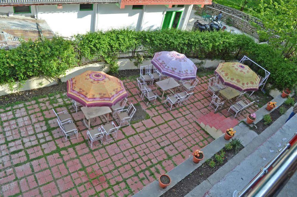 Hotel Chetna Манали Экстерьер фото