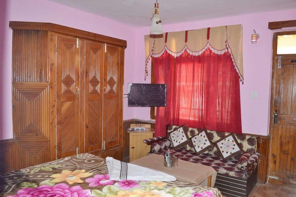 Hotel Chetna Манали Экстерьер фото