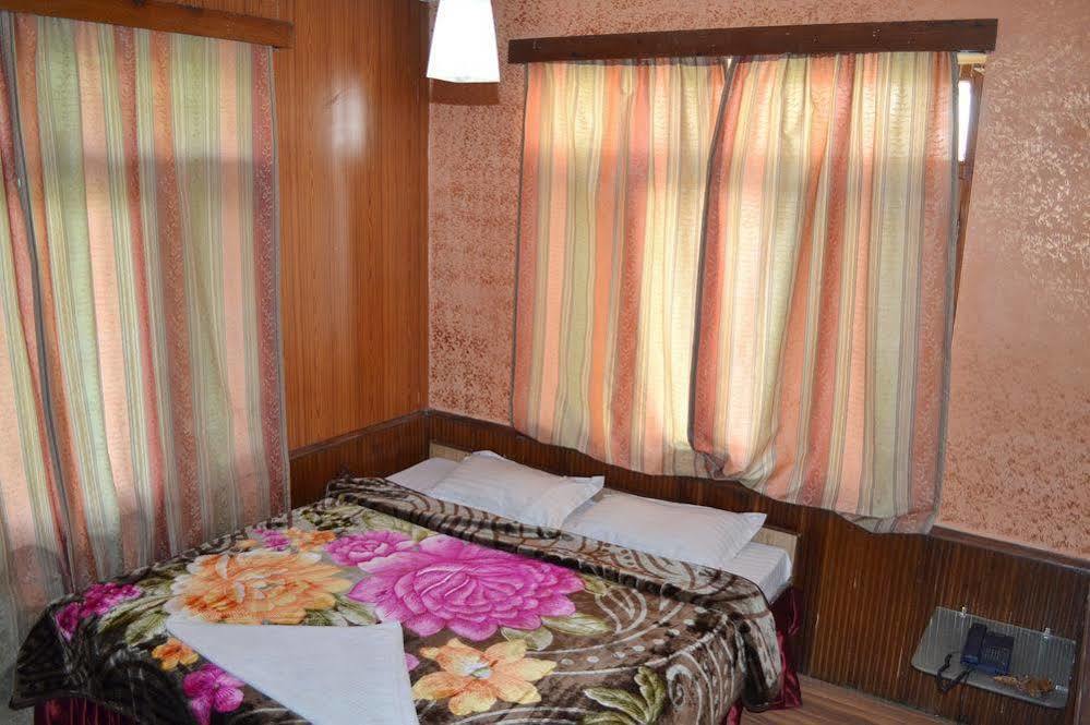 Hotel Chetna Манали Экстерьер фото