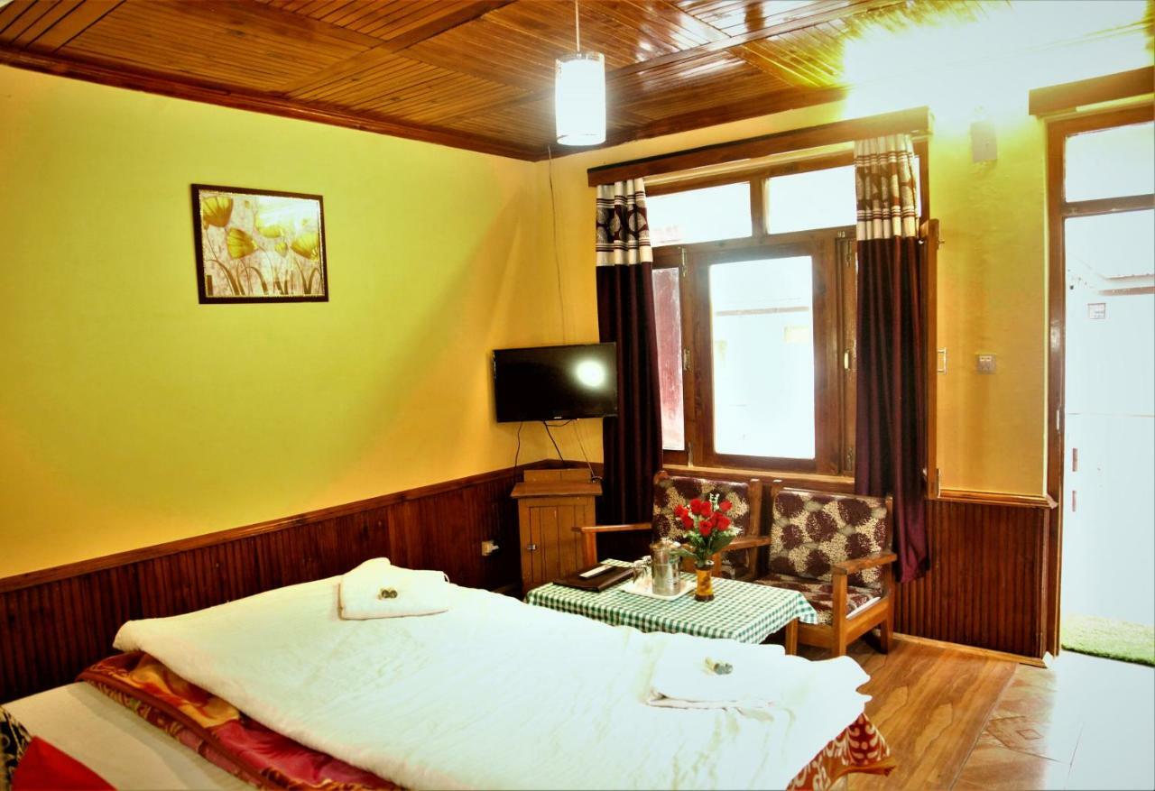 Hotel Chetna Манали Экстерьер фото