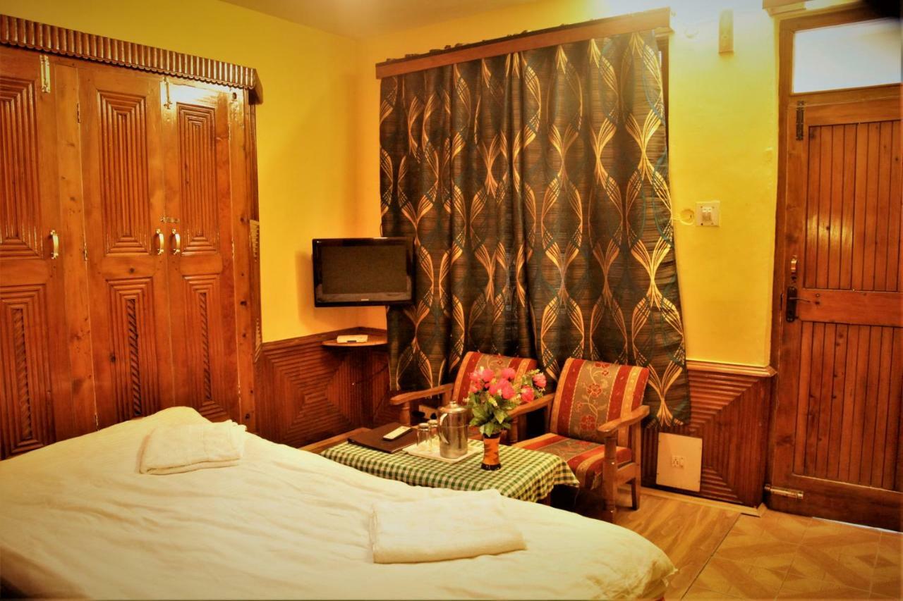 Hotel Chetna Манали Экстерьер фото