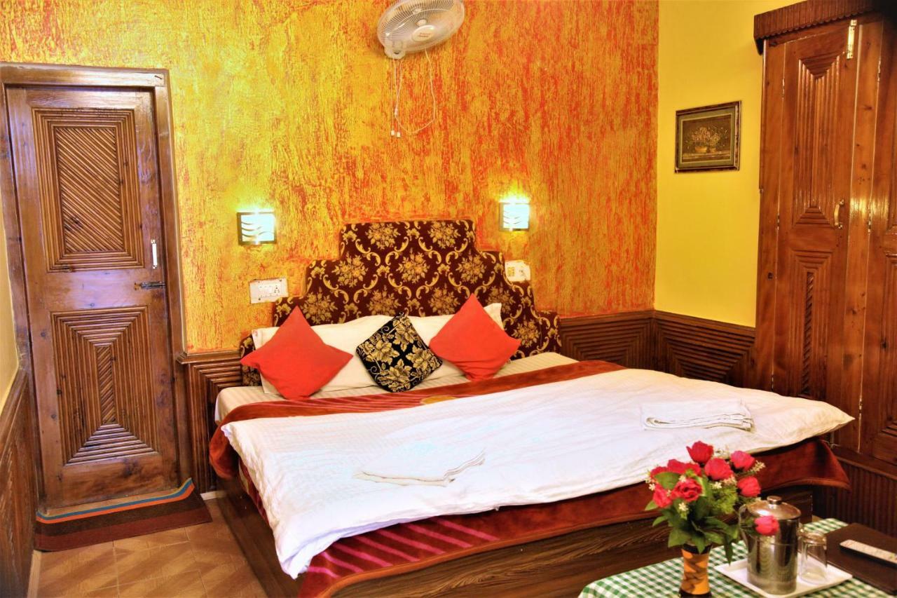 Hotel Chetna Манали Экстерьер фото